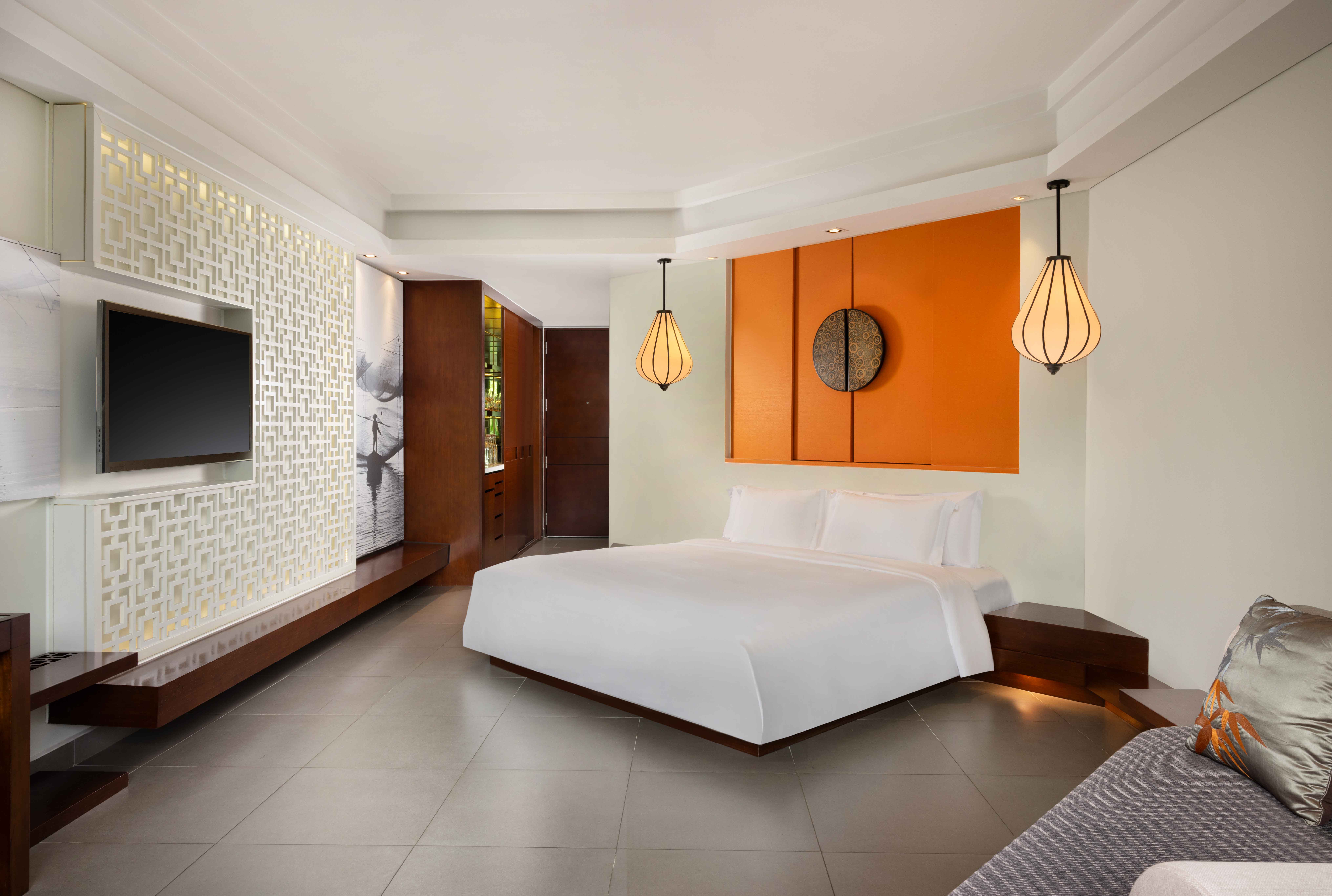 Garden Balcony King Grand - Bedroom (2)