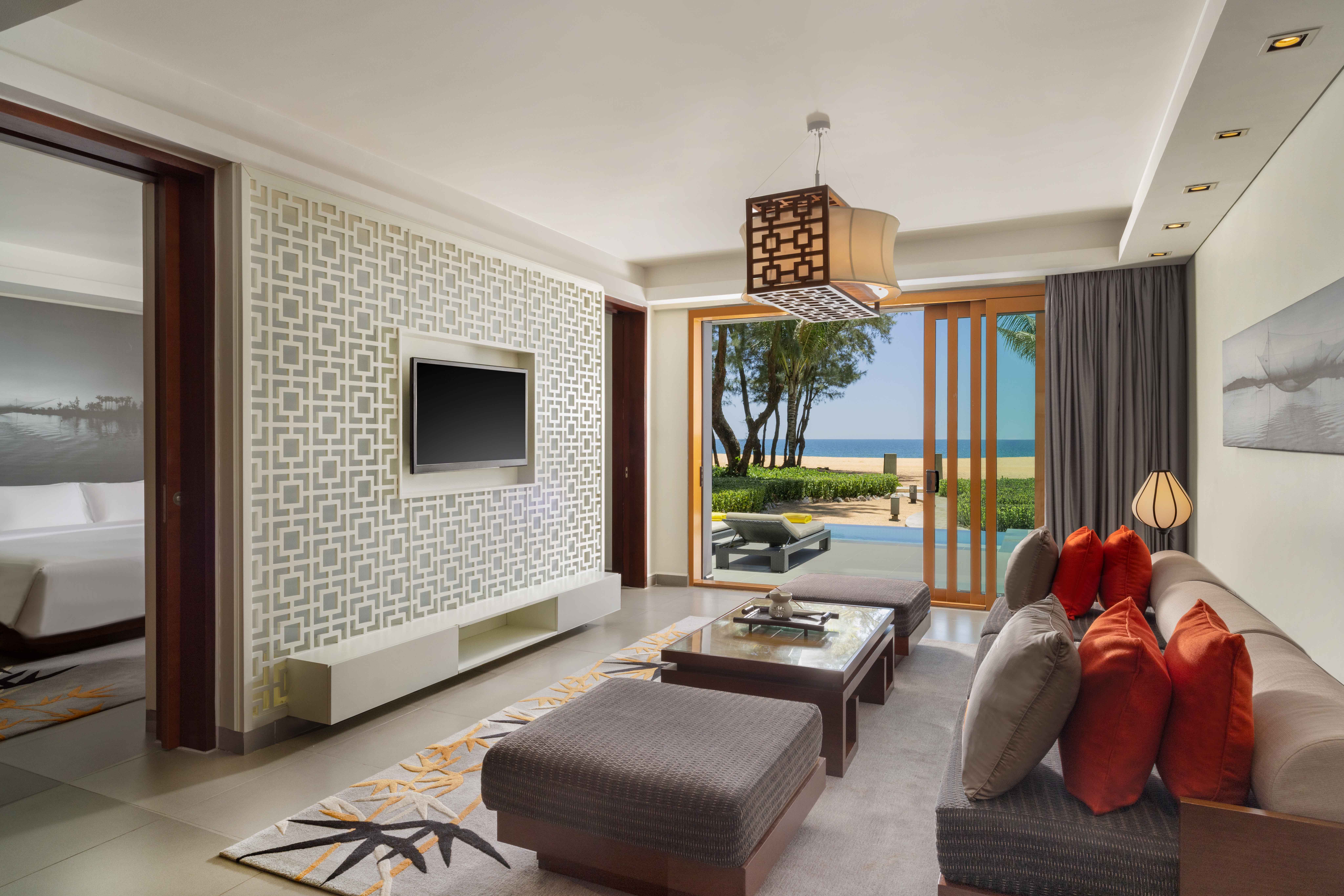 Beachfront One-bedroom Pool Suite - Living Room