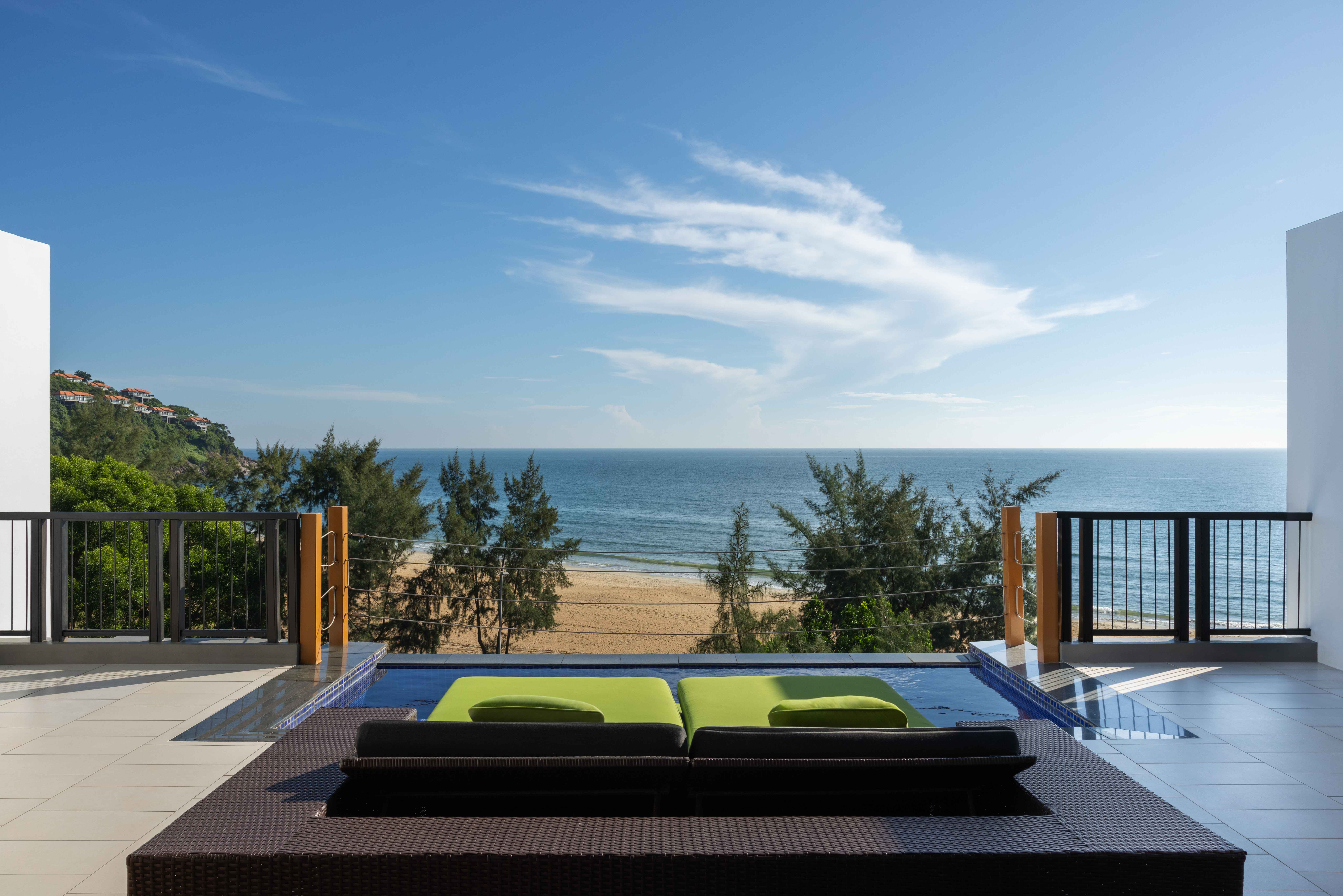 Seaview Skypool Two-bedroom Loft - Private Rooftop