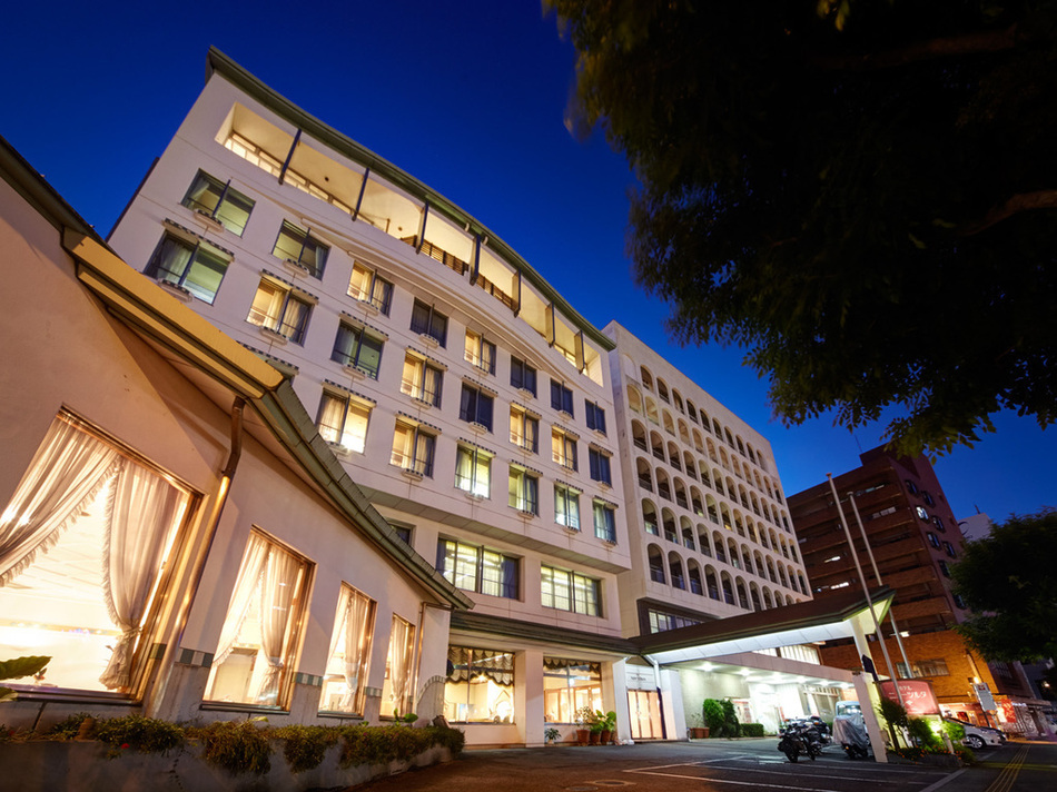 Hotel exterior-night-