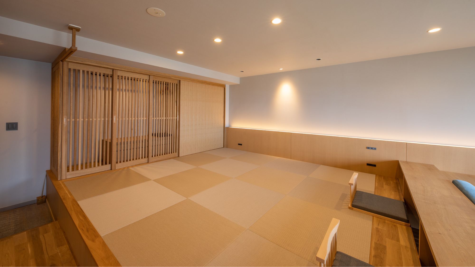 ◆プレミアム和モダン|和の趣を感じる、落ち着いた畳敷きの空間