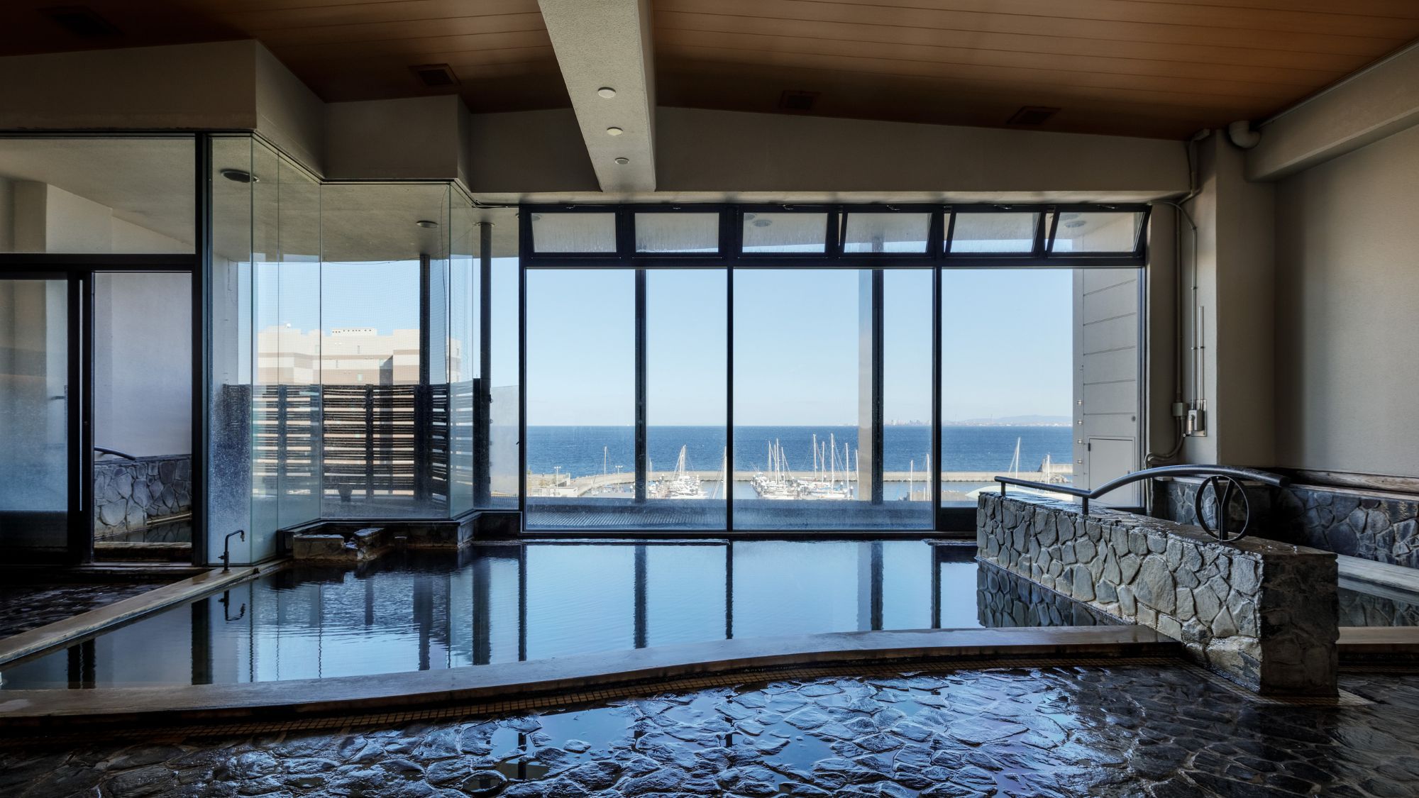 ◆二條泉｜展望大浴場（6F・地上20mから別府湾を一望）