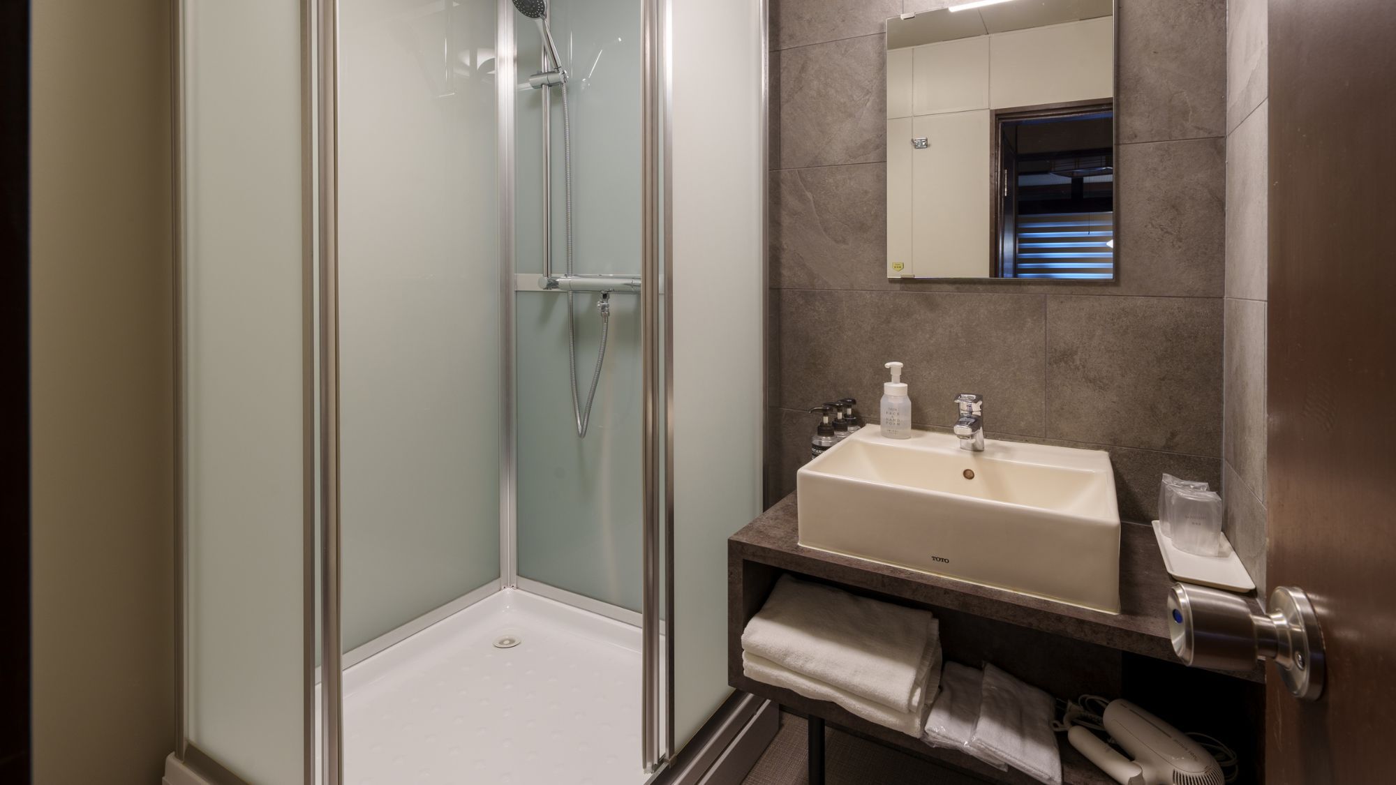 ◆和室カジュアル|シャワールームと洗面所