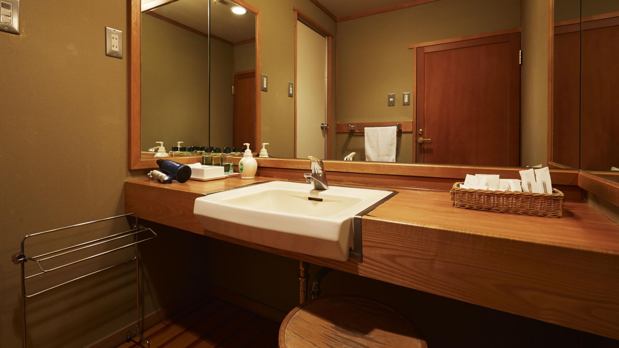 ◆和室明亭ラージ｜広々とした洗面所