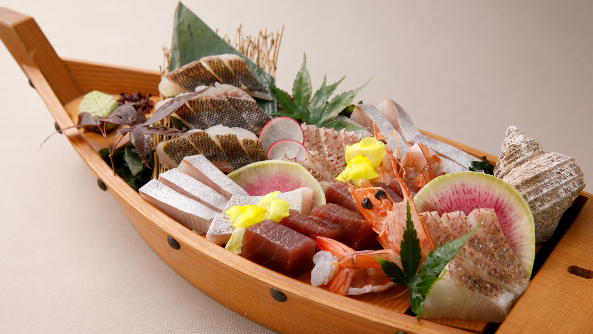 ◆夕食（和会席）｜瀬戸内海・別府湾の豊かな海で育った、旬魚のお造り