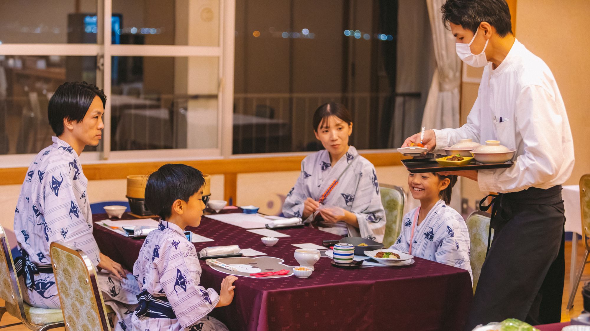 ◆夕食（和会席）｜食事風景　※イメージ