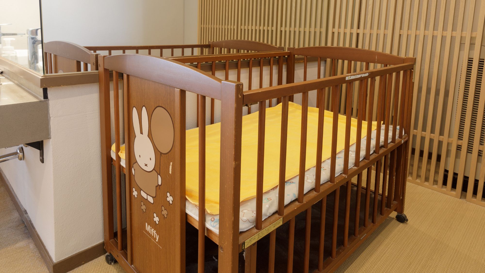 ◆二條泉｜脱衣所のベビーベッド（女湯のみ）