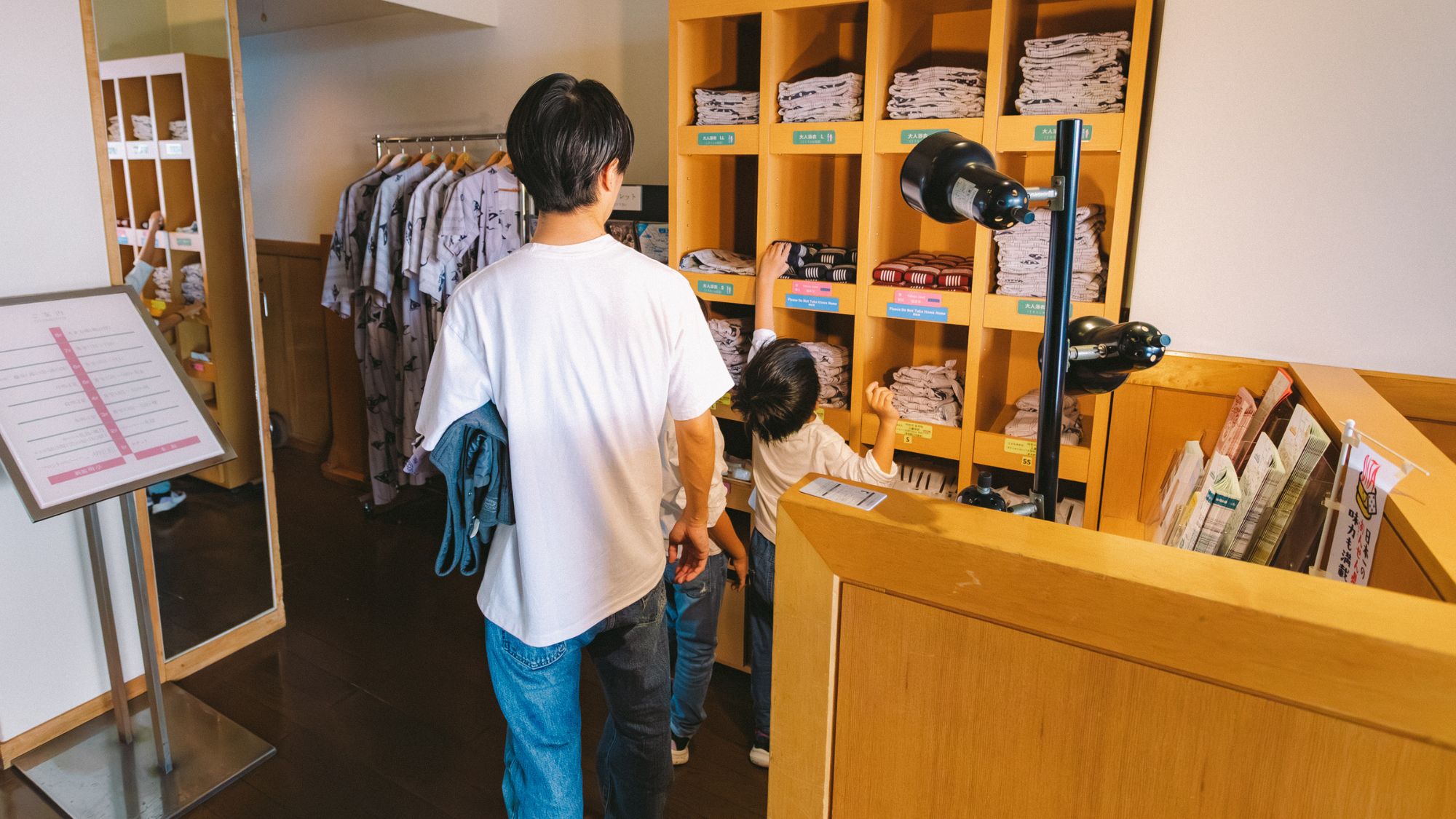 ◆館内施設｜浴衣・アメニティコーナー（お子様用浴衣あり）