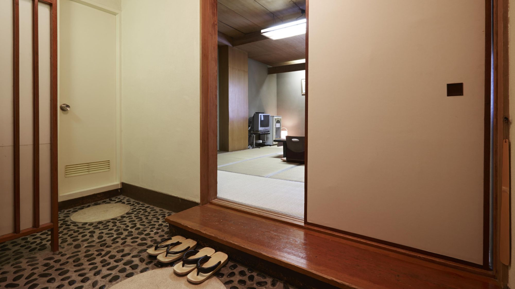 ◆和室アウトバス｜広々としたエントランス