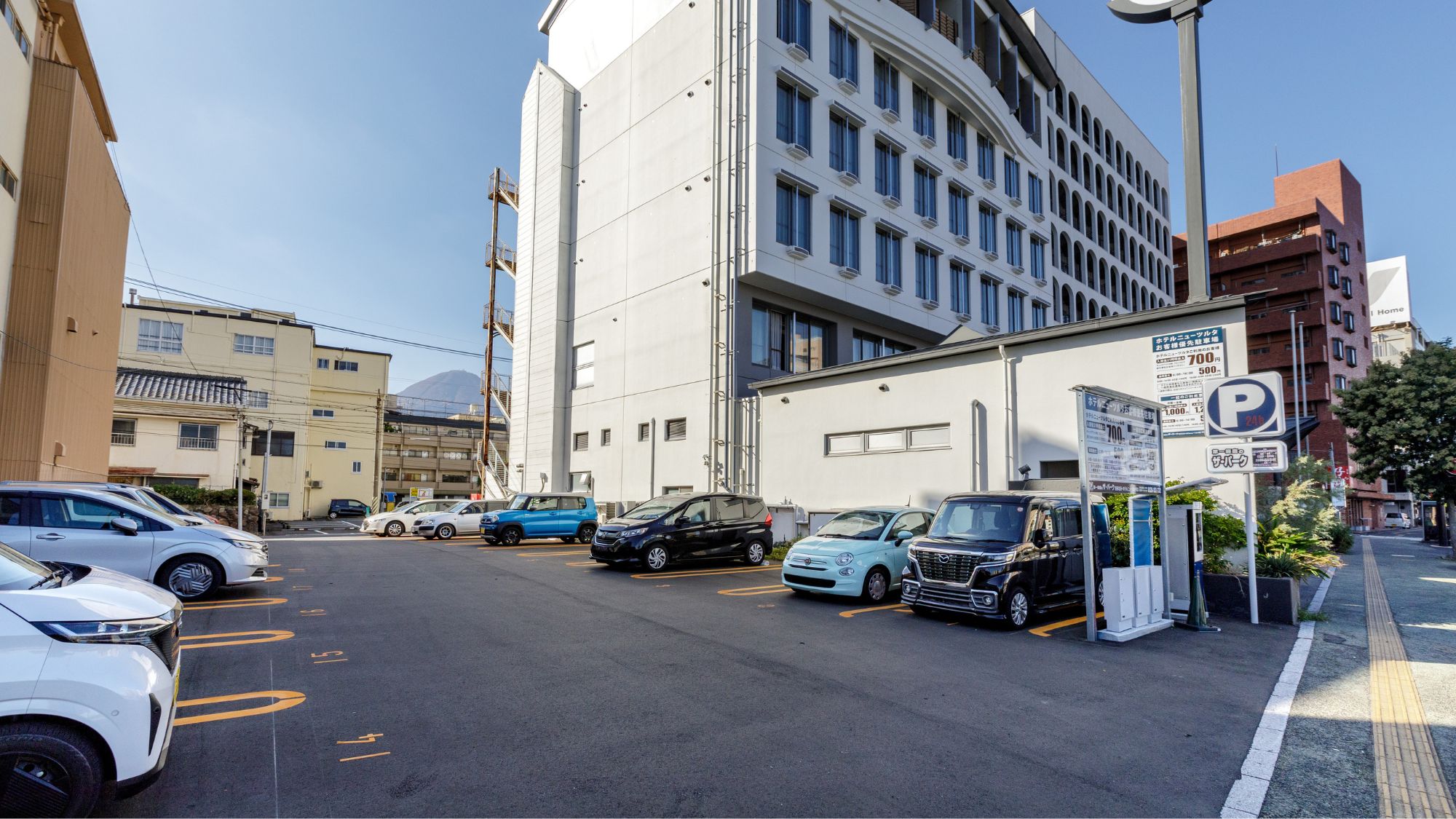 ◆駐車場｜ホテル隣接の宿泊者専用駐車場（有料）