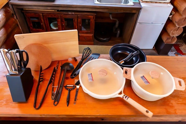 ログハウス内の調理道具です。 調味料はご用意がございません。