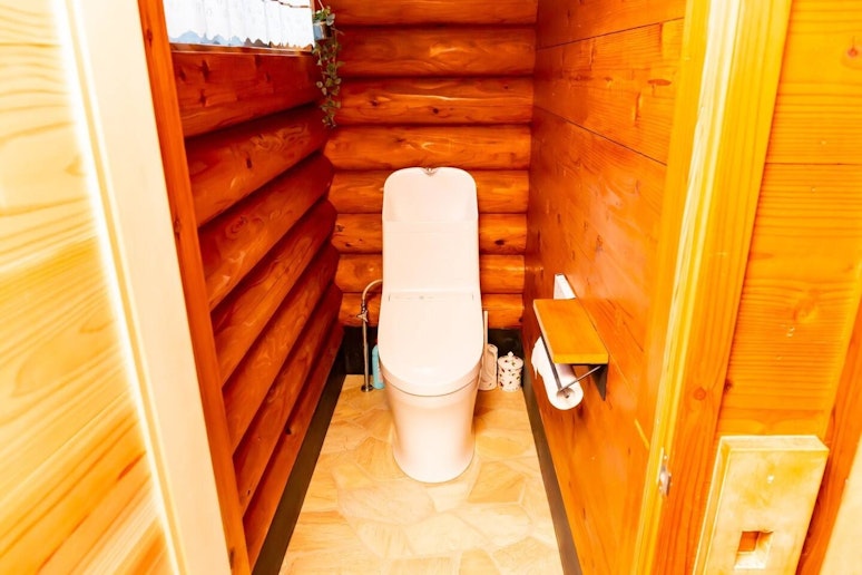 ログハウス内トイレ