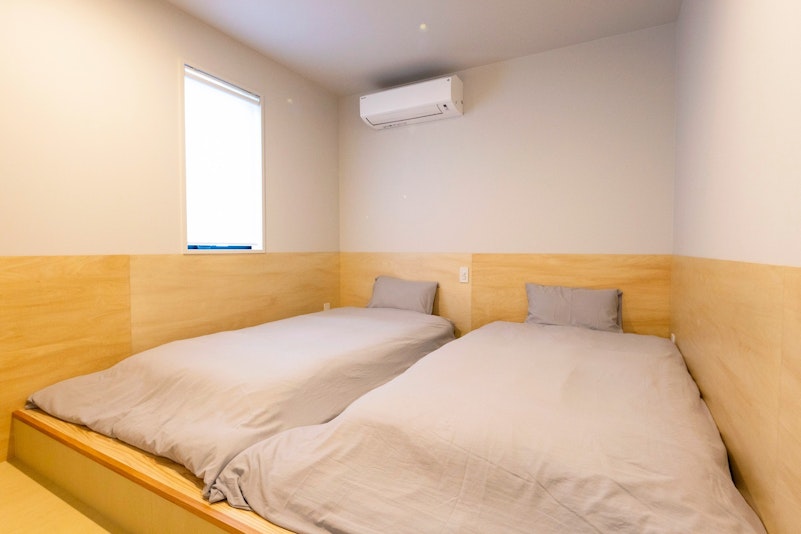 シングルベッド2台　寝室