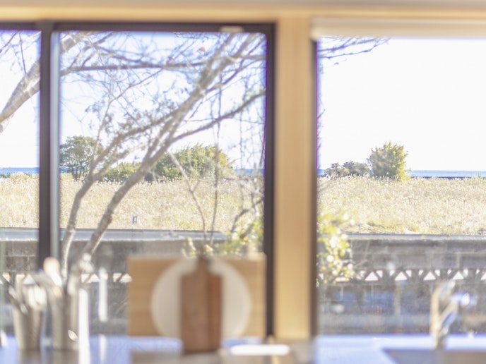 明るいうちは海をながめなら料理できます