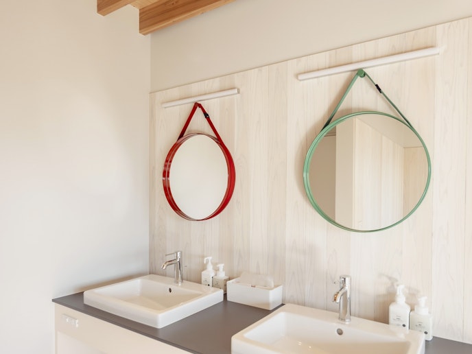 広々とした洗面台です