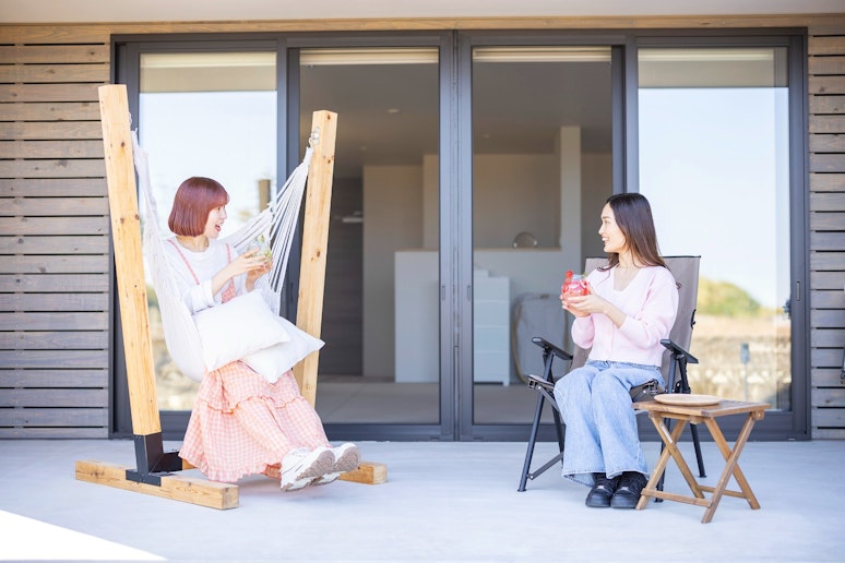 テラスのハンモックにゆられて、おしゃべり