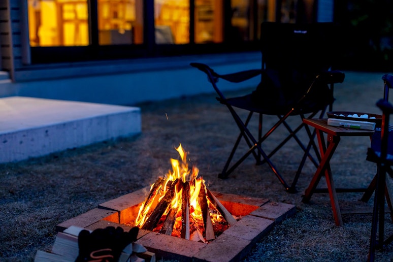 テラスや庭で使えるチェアやテーブルも備えついています