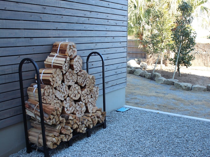 焚火用の薪も自由にお使いください