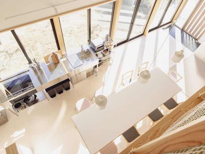 noiro１　ダイニングキッチン 大きな窓から日差しが差込みます