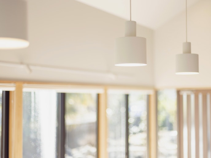 白を基調とした明るい室内