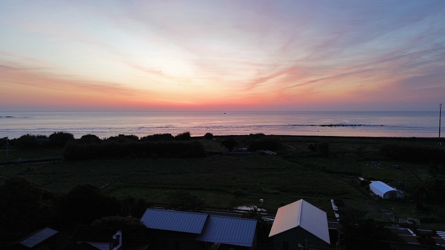 海から昇る朝日が見える宿