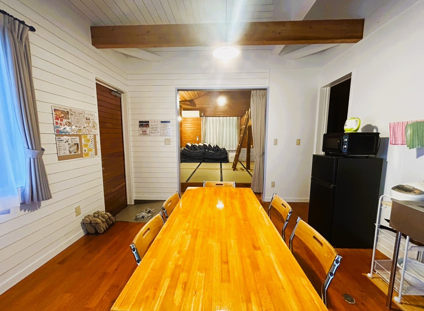 【リビングダイニング】みんなでテーブルを囲めるアットホームな空間です。