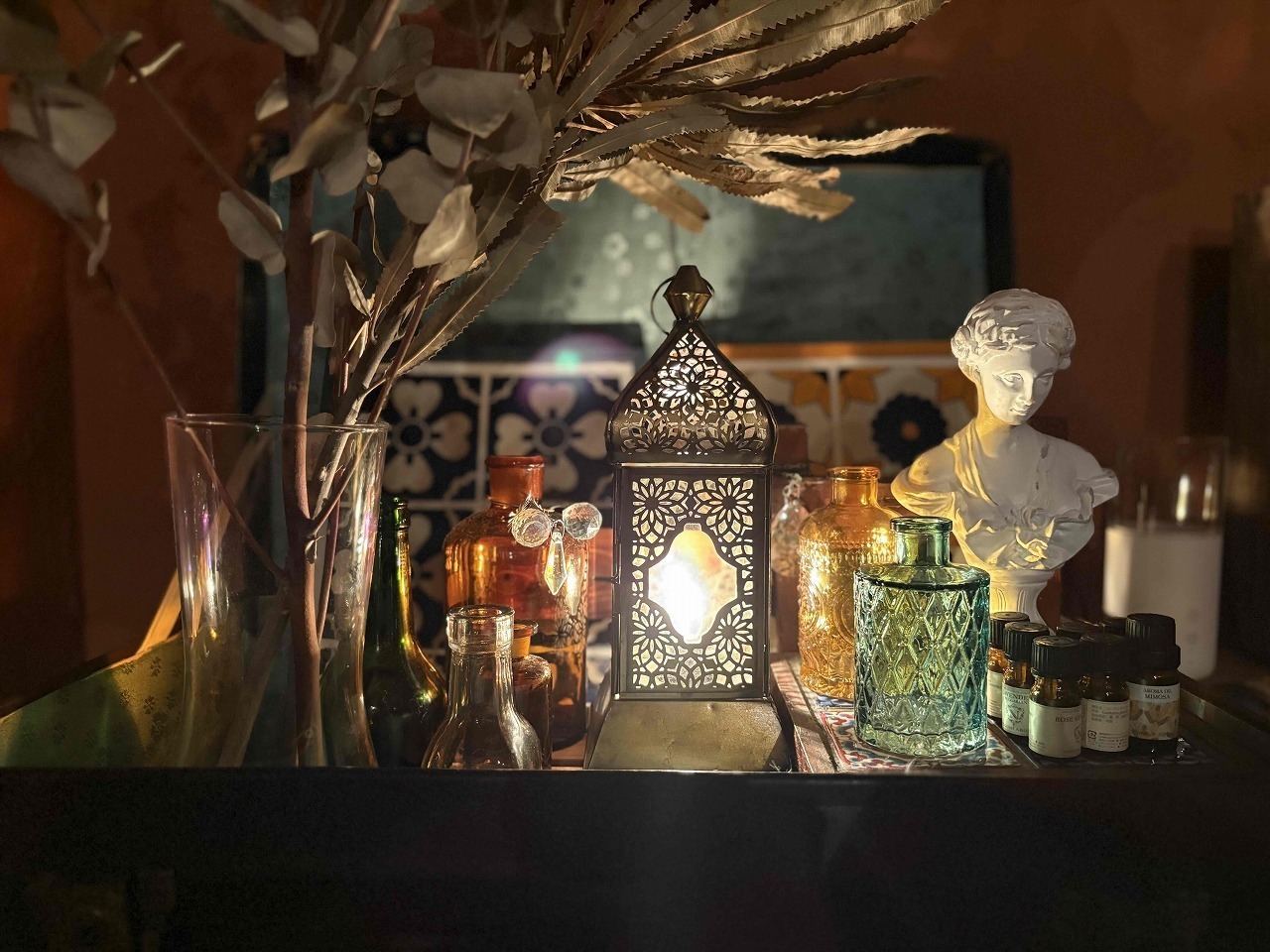 アンティーク像やガラス瓶