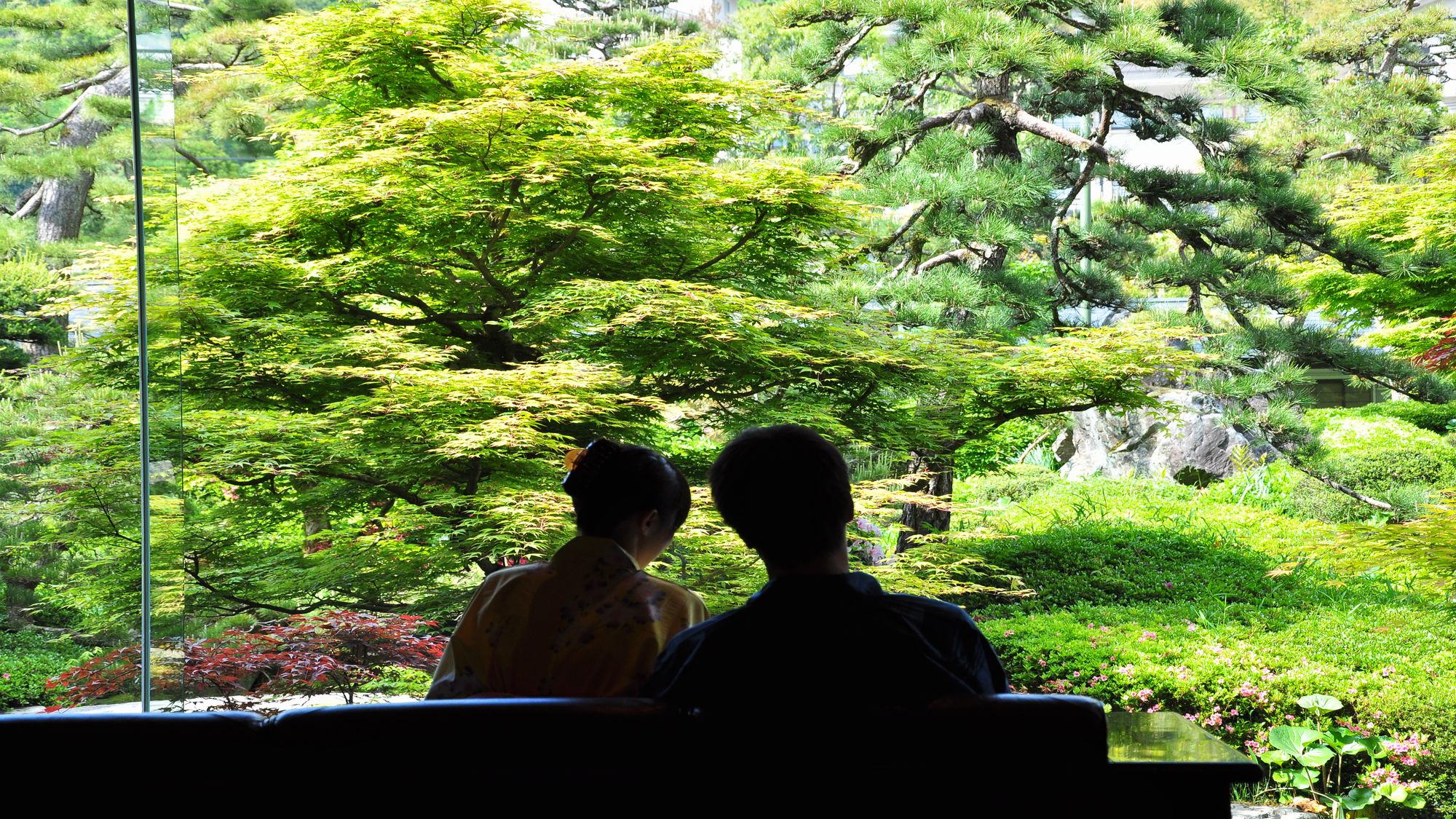 【日本庭園】ロビーからの景色～春・夏～
