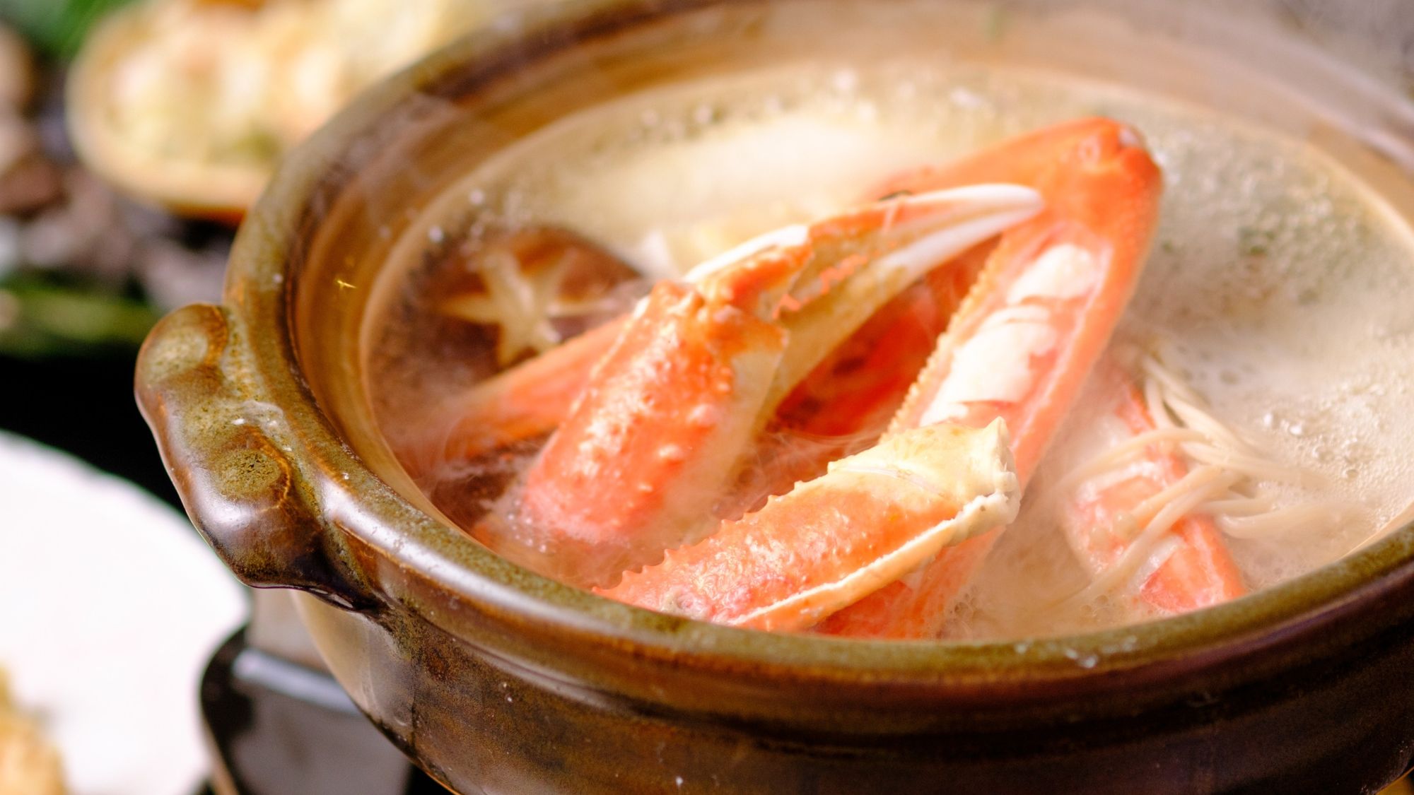 【かにすき鍋】カニの旨味が詰まった出汁と、一体感のある美味しさを！〆のカニ雑炊は贅沢の極み♪