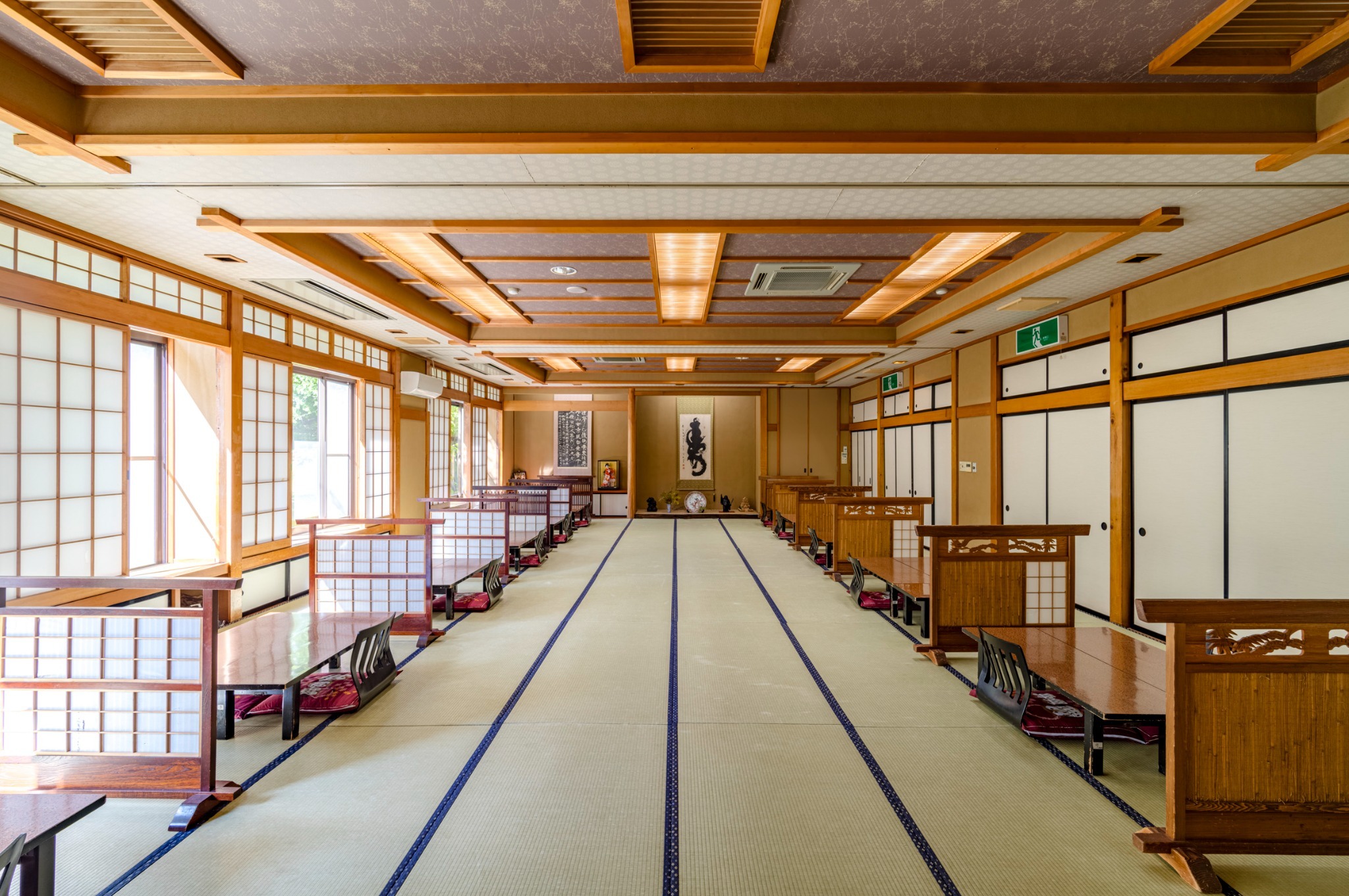 お食事処 Dining area