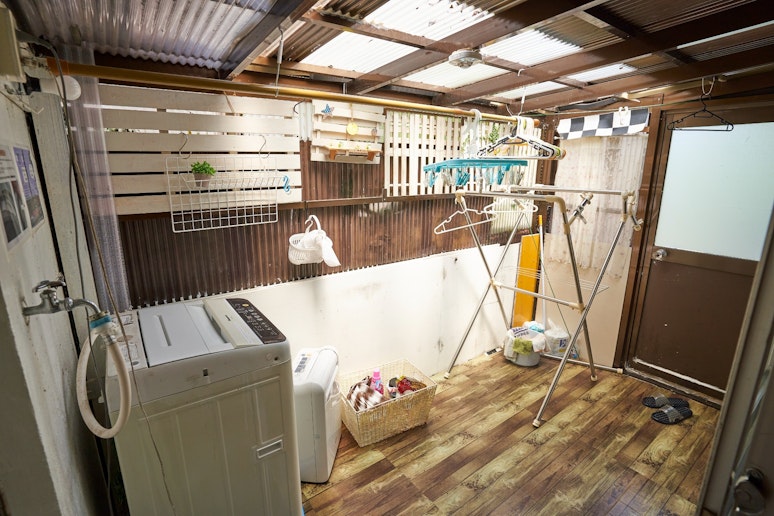 広い屋内の物干し。外にも干せます。