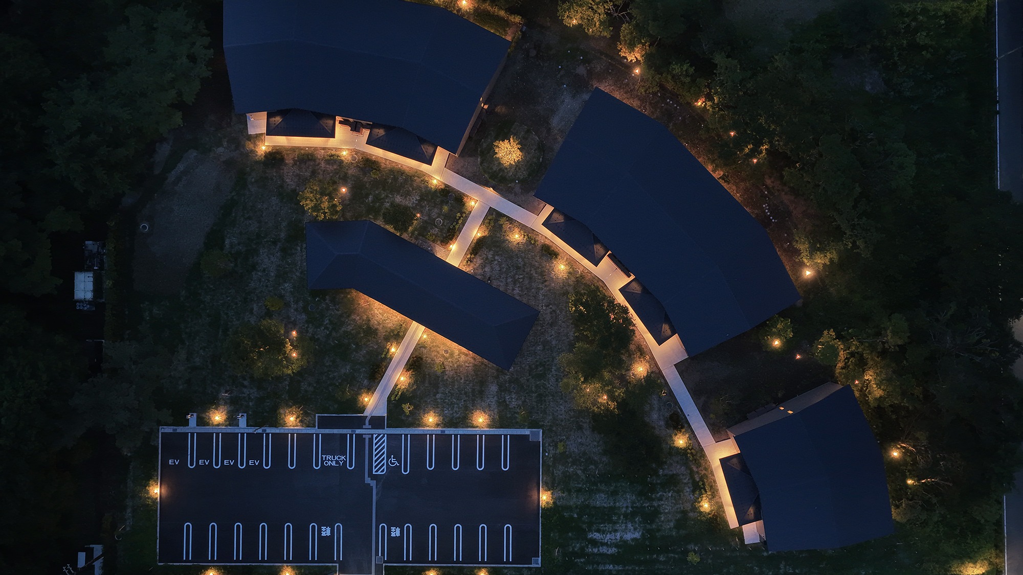 【外観】幻想的で温もりを感じる雰囲気