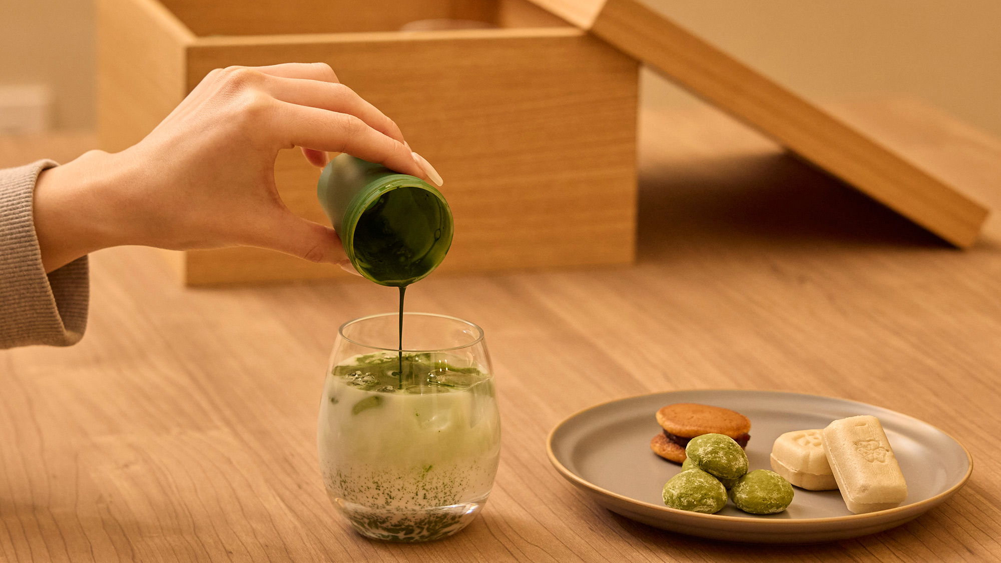 【シーン】シャカシャカ振って、手作り抹茶体験！！