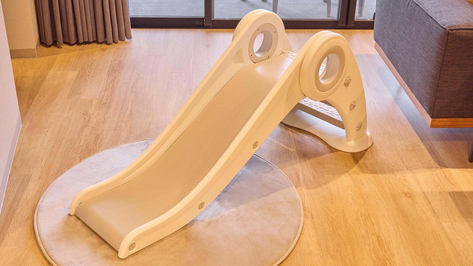 【コラボグッズ】おしゃれなカラーリング 折り畳み可能なすべり台