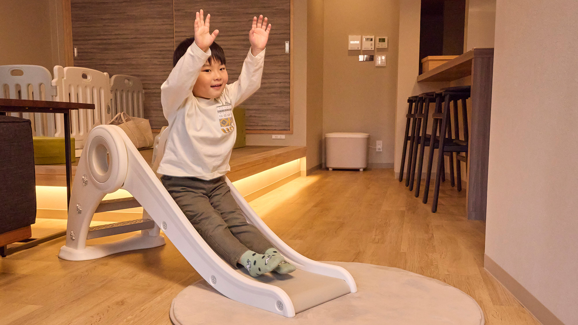 【コラボグッズ】笑顔爆発！折り畳み可能なすべり台