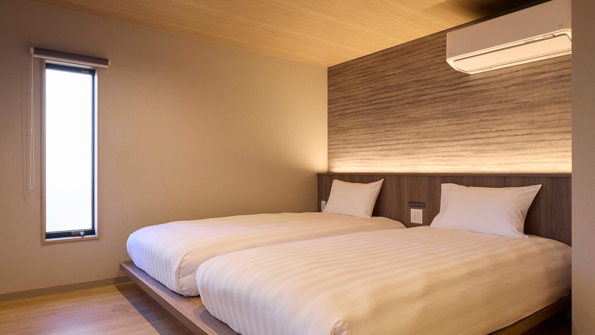 【客室】シモンズマットレス　シングルサイズベッド２台設置