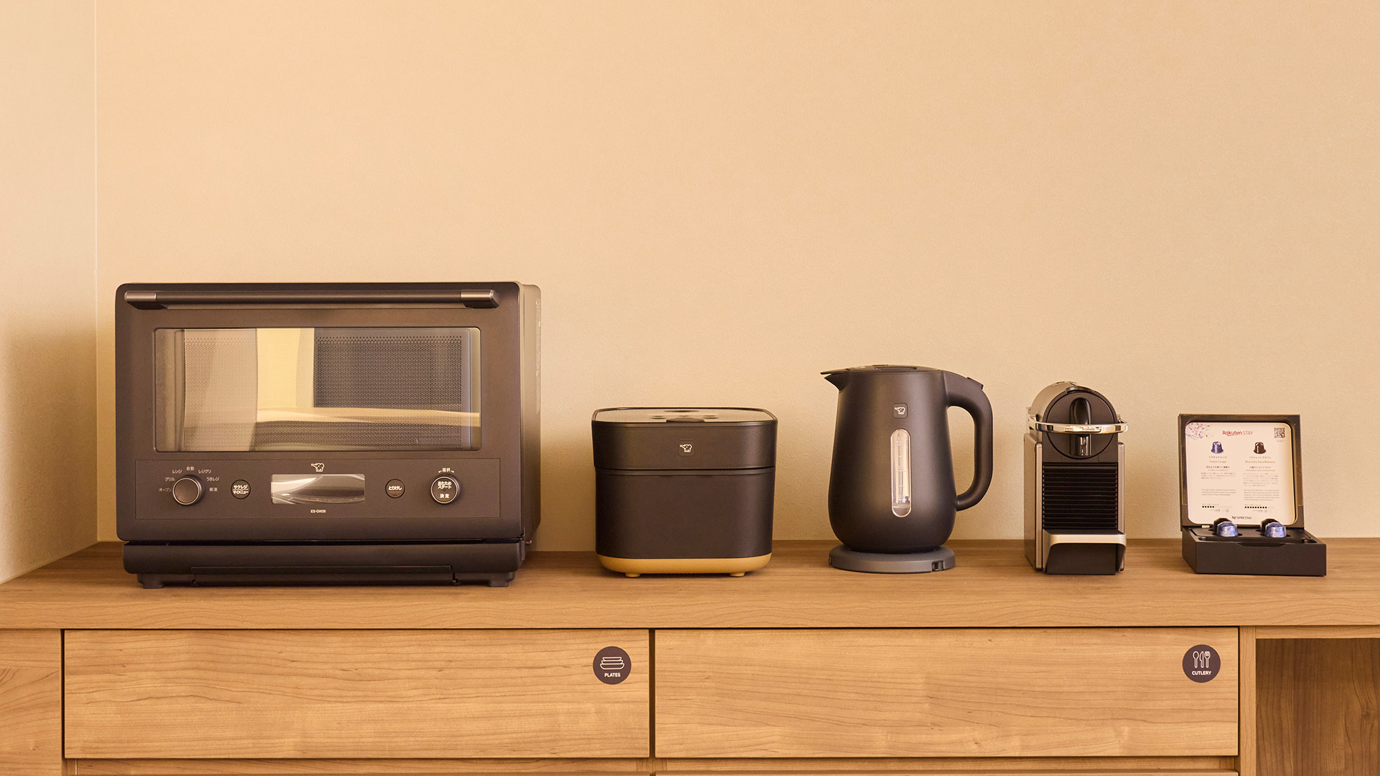 【設備・備品】全室にコーヒーメーカ、オーブンレンジなどの家電を完備