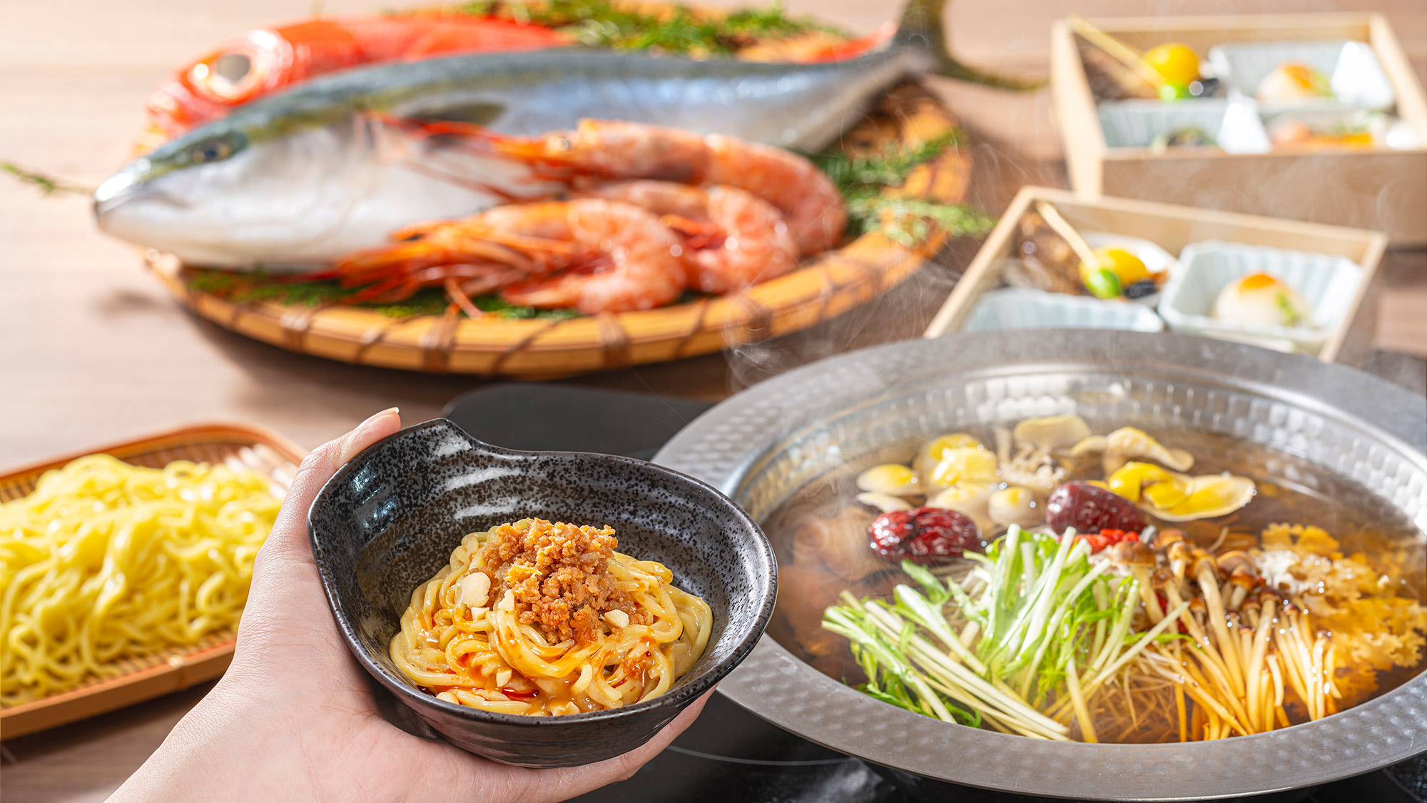 【えびしゃぶ】〆の特製海老みそごまだれを絡めた担々まぜ麺もお召し上がりください。