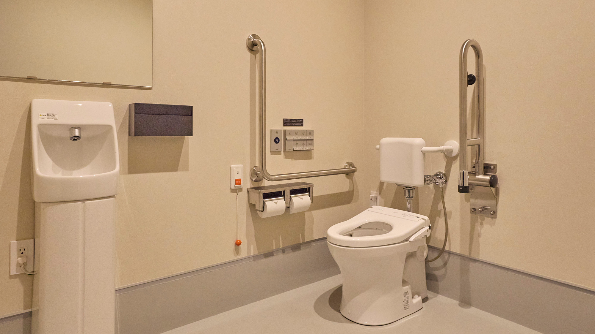 【共用棟】バリアフリー機能付トイレ