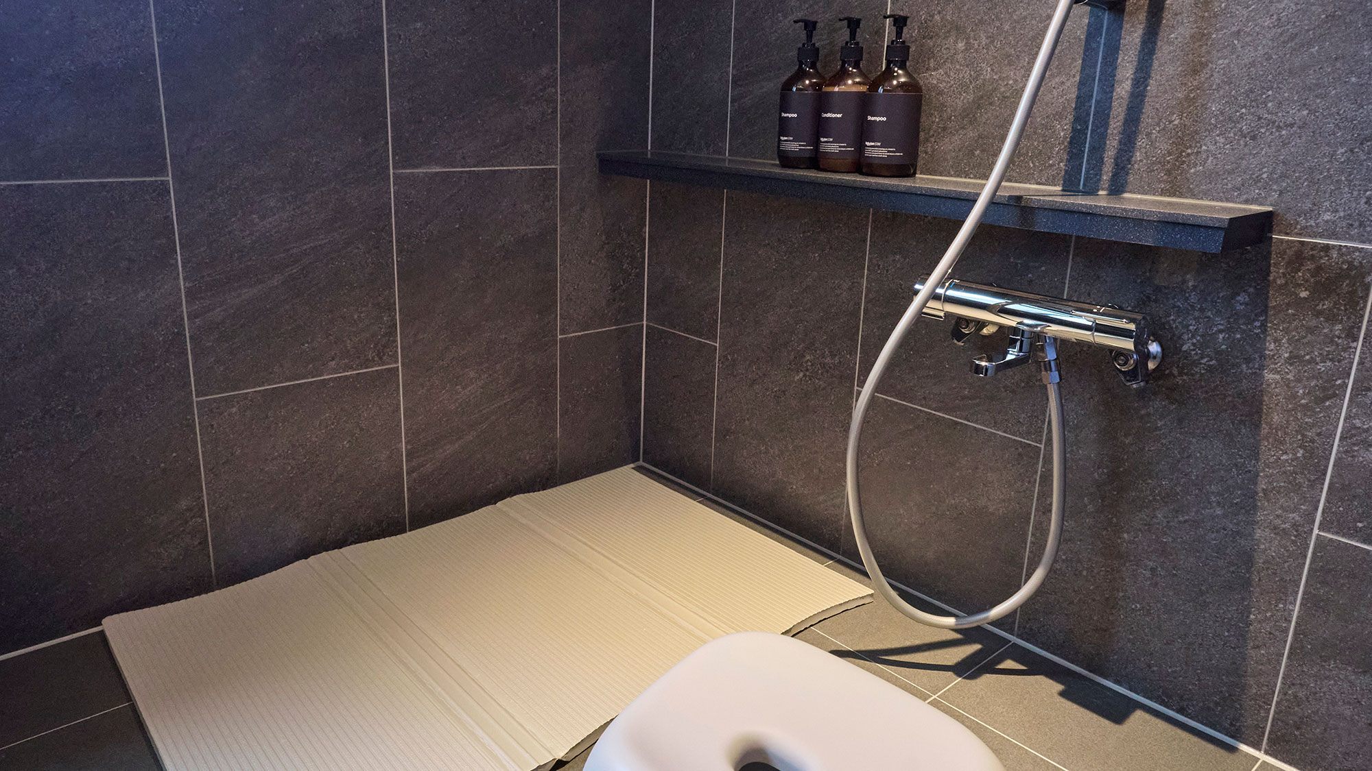 【浴室】全室にベビーバスマットをご用意。