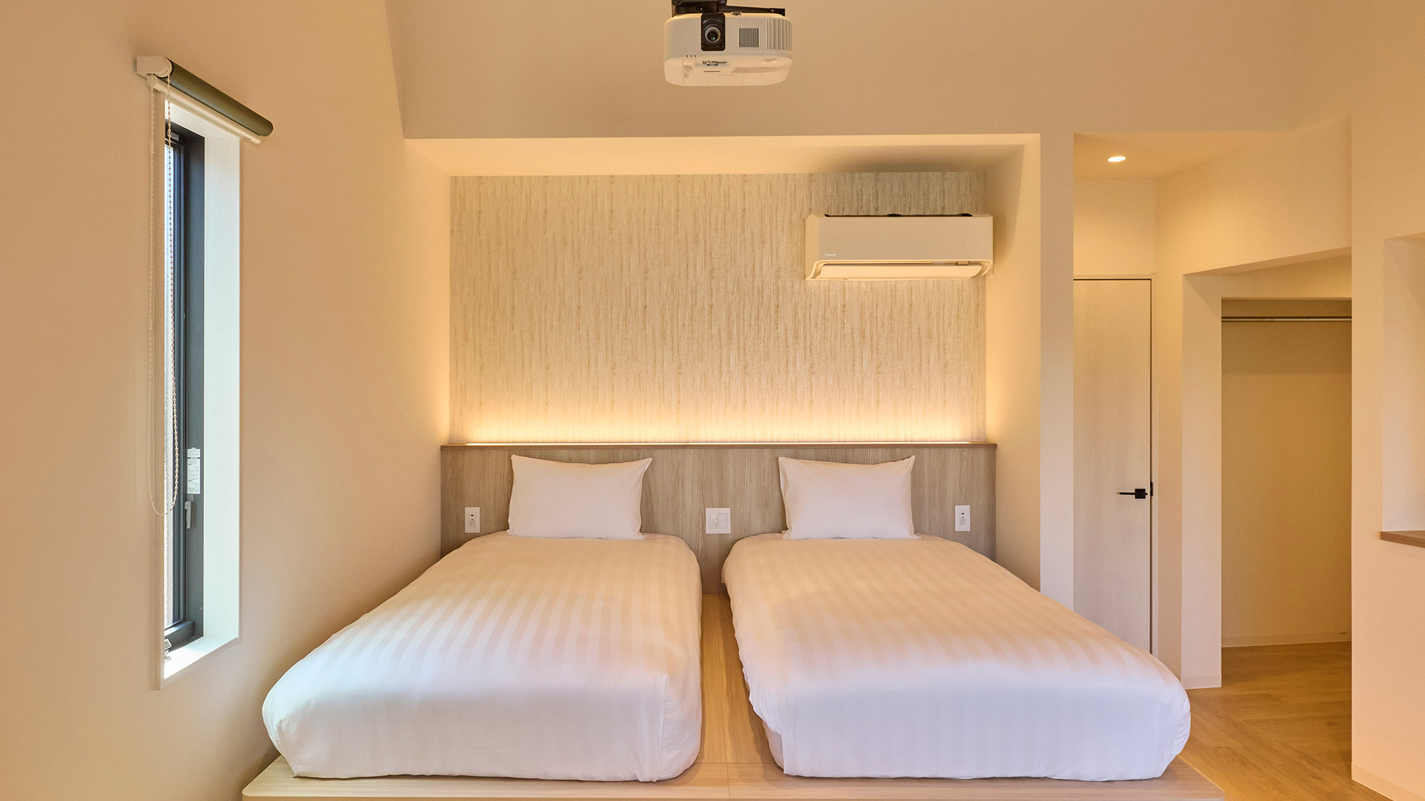 【客室】シモンズマットレス　シングルサイズベッド２台設置