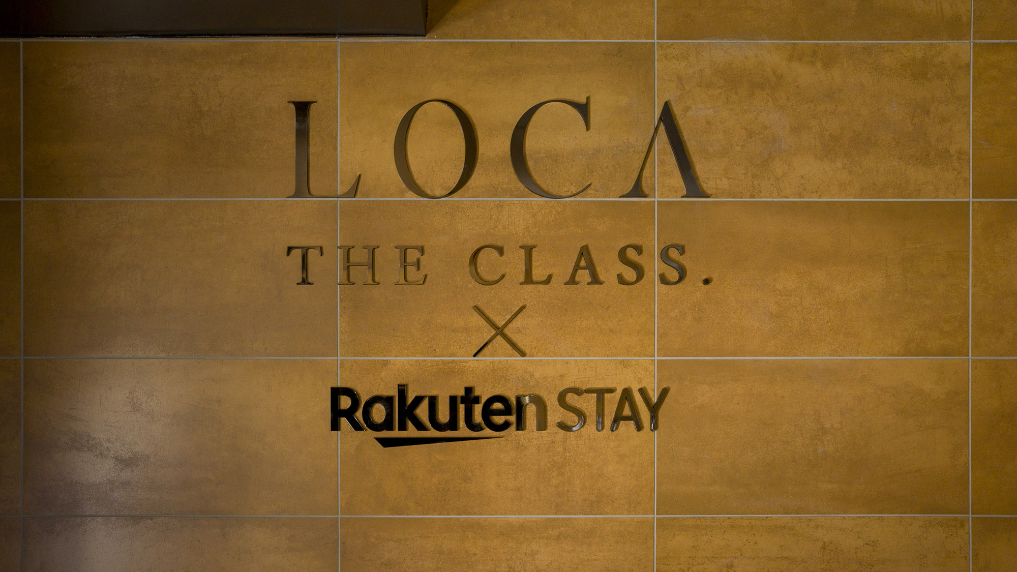 【A(特別室)：ロゴ】LOCA THE CLASS. × Rakuten STAY