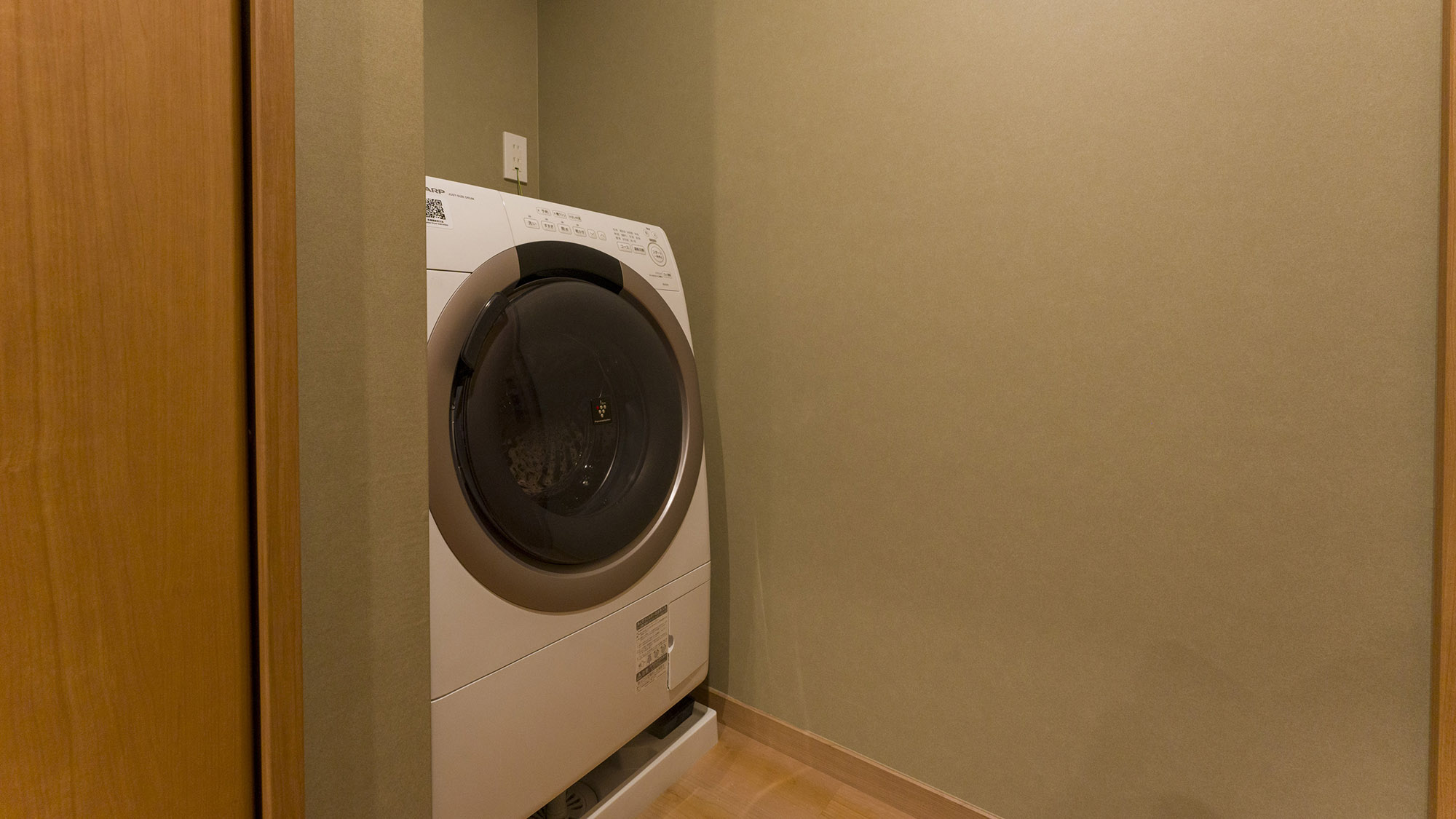 【B：洗濯機】連泊利用の際も、少ないお荷物で安心してお越しください