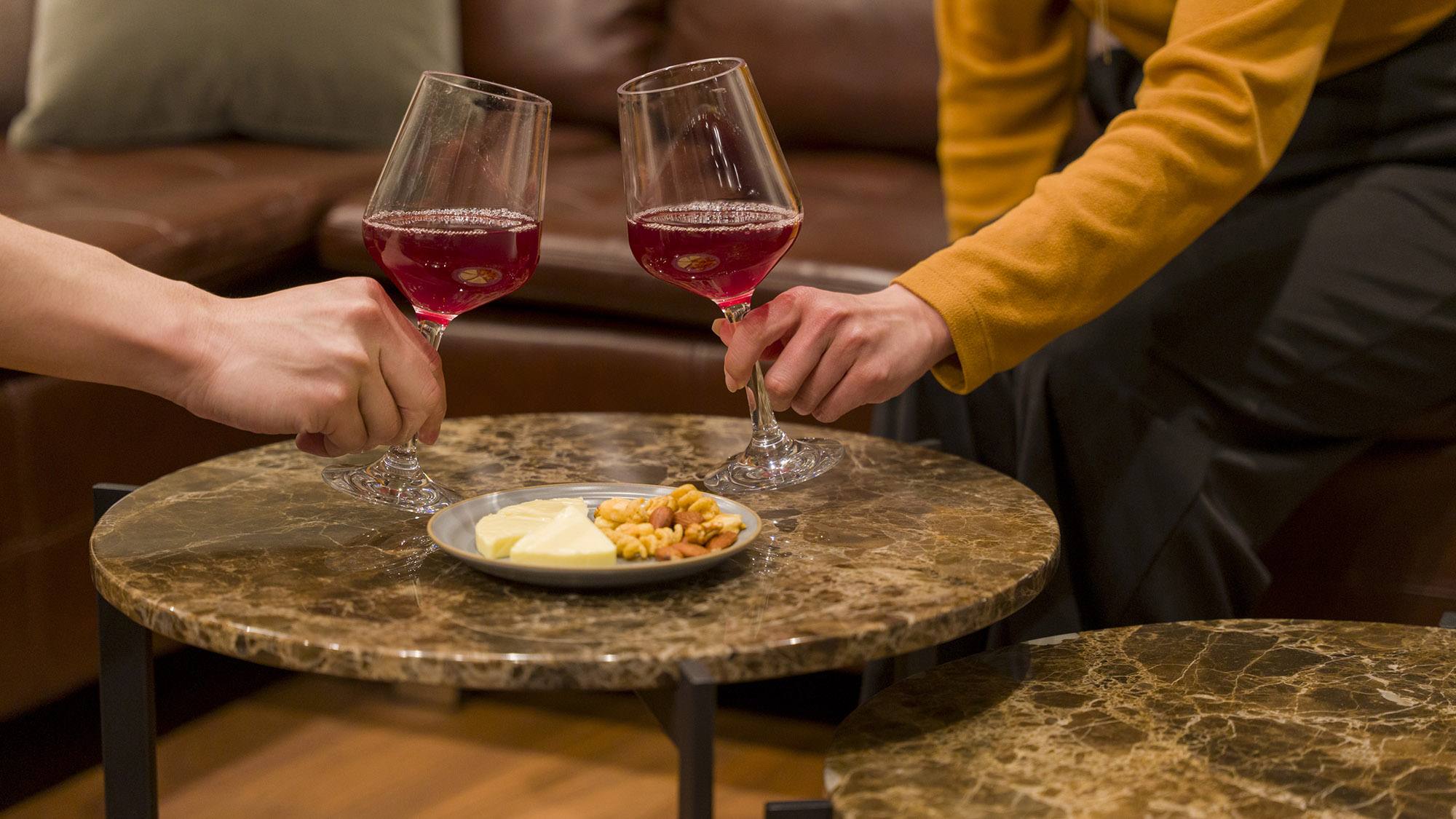【イメージ】お好きなおつまみとお好きな飲み物を用意して始まる贅沢なひととき