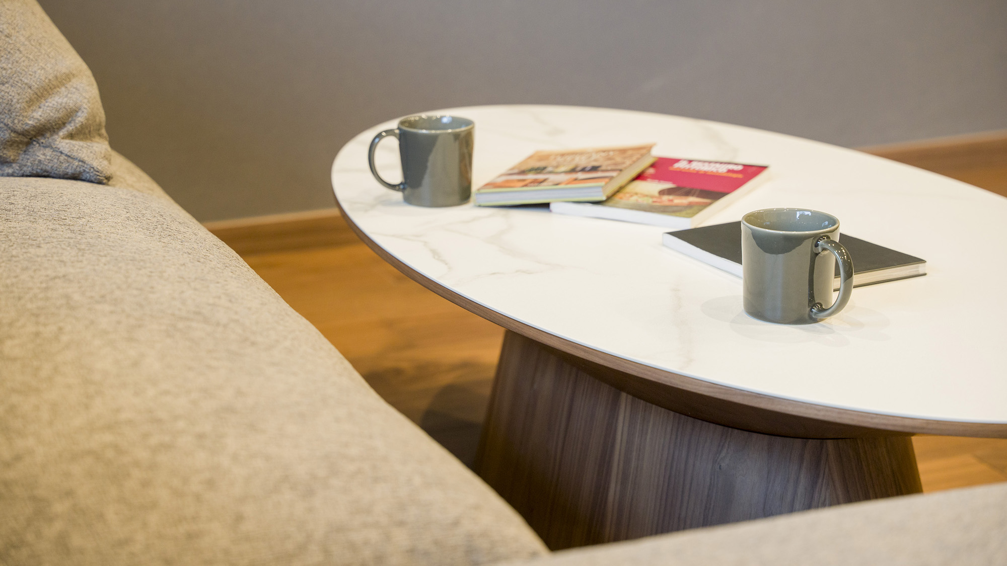 【イメージ】コーヒーで一息つきながら思い思いの時間をお過ごしください