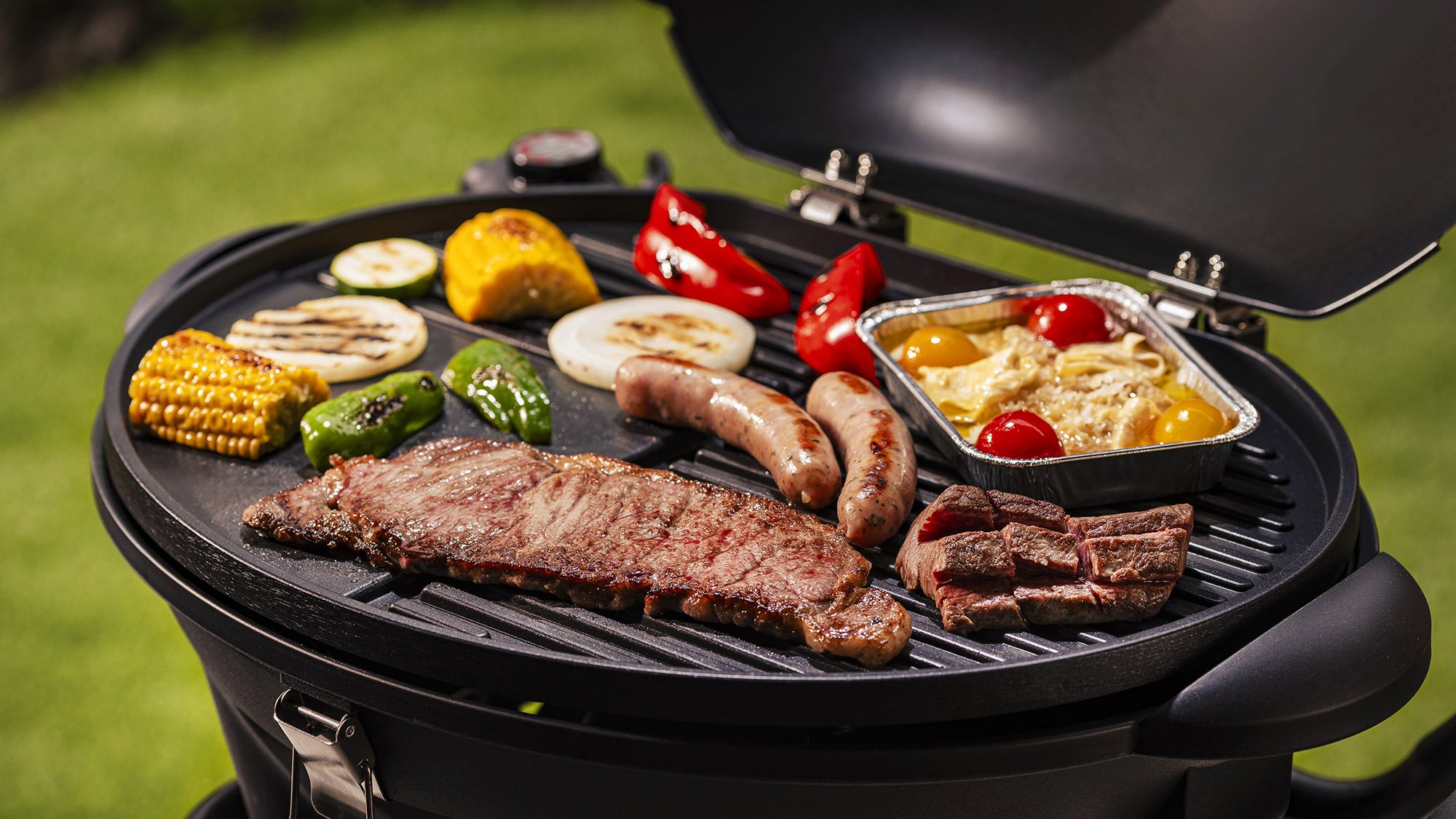 【夕食イメージ】テラスのBBQグリルを使って国産牛ステーキを焼いていただく贅沢時間