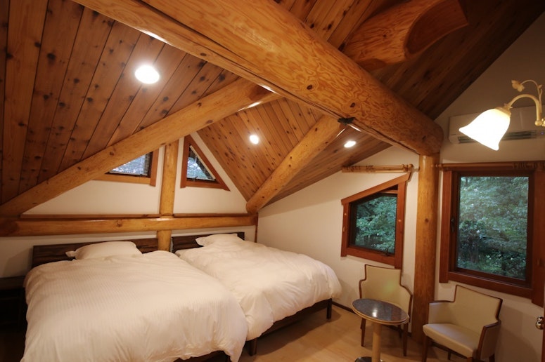 寝室ダブルベッド2台