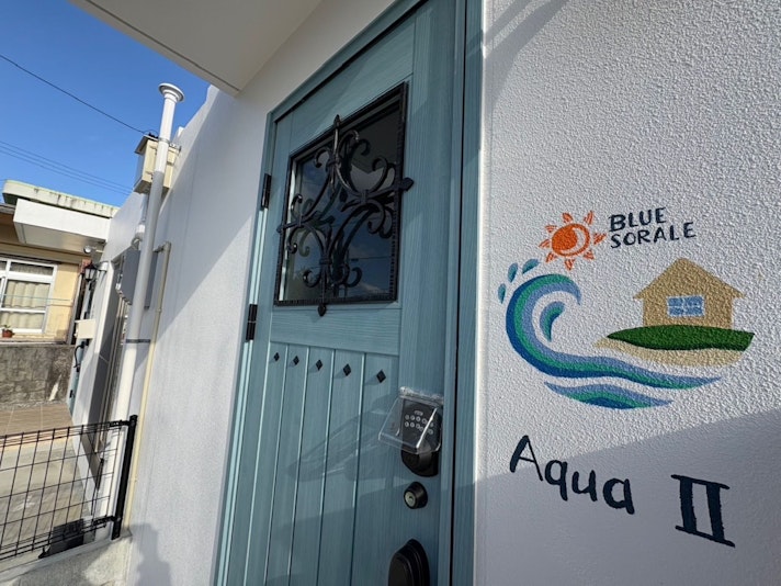 玄関横に部屋番明記してます。