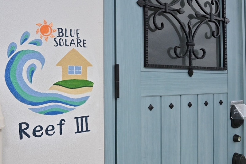 各玄関に部屋番表示してあります。