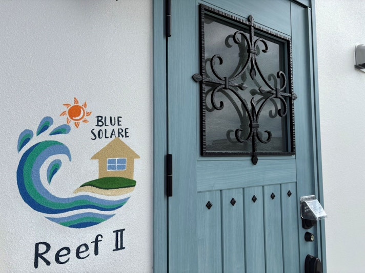 各玄関横に部屋番明記しています。